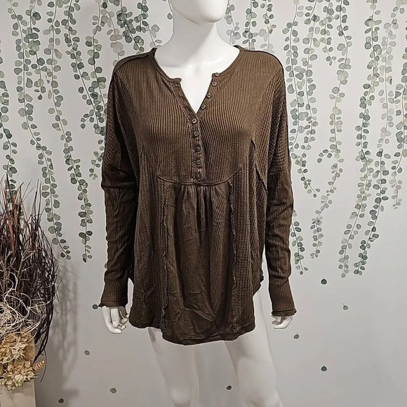 Free People LEO HENLEY TEE IN ARMY Sz S - Picture 3 of 11